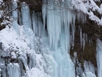 自然の神秘 ”氷のカーテン”を見に厳冬期の「横谷峡」で氷瀑巡り