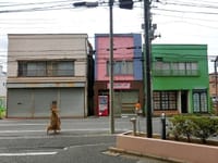 鐘ヶ淵駅から連なる「鐘ヶ淵通り商店街」…消滅寸前の昭和の建物です！