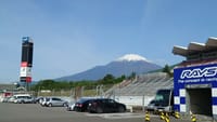 富士スピードウェイで24時間レースが始まるよ。