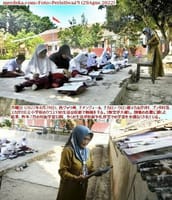 画像シリーズ820「校庭で勉強を余儀なくされている チアンジュールの小学生の悲しいポートレート」 “Potret Miris Siswa SD Cianjur Belajar di Halaman Sekolah”
