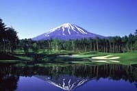 【富士桜カントリー倶楽部】で、初夏の富士山を。