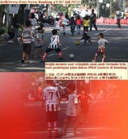 画像シリーズ409「道路閉鎖の最中、ボール遊びに興ずる子供たちのポートレート」”Potret Anak-anak Bermain Bola saat Penutupan Jalan”