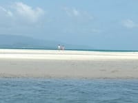 竹富島のコンドイ浜。白い砂、透明な海！