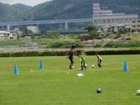 日本は豊かになったのか；サッカー少年と荒地