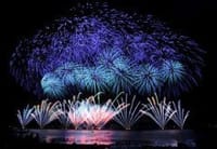 令和に咲く煌めきの華　諏訪湖祭湖上花火大会