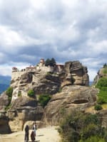 奇岩の上の修道院！ギリシャの絶景世界遺産メテオラ
