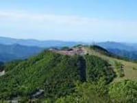 愛知と長野の県境　茶臼山（標高１４1５ｍ）あてび平散策
