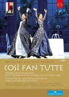 モーツァルトの 歌劇「コジ・ファン・トゥッテ」のDVDを視聴する