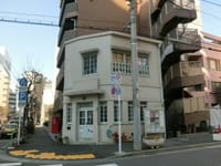 神田、錦華通り…高層建築の間に咲く昭和の面影！