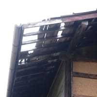 ＜破損個所の屋根の庇の修理代見積もり！＞