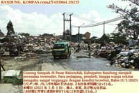 画像シリーズ1070「ジョコウィがバレンダ市場に来るとゴミはすぐに消え去ったが、今や山積みの繰り返しだ」“Sampah Seketika Lenyap Saat Jokowi Datang ke Pasar Baleendah, Kini Kembali Menggunung”