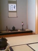 茶道の心教室、茶道の心を味わう研究会 共催：小高庵茶会 ～ 春風に吹かれて、日本庭園内の名席で抹茶を堪能
