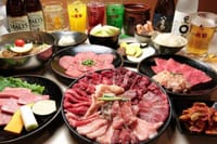 ヾ(・◇・)ノ☆肉卸会社直営ならではの超コスパで美味しい焼き肉をお腹いっぱい☆　焼き肉も韓国料理も食べ放題。冷た〜い生ビールやワインも飲み放題・下戸も納得の半額特価