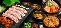 ヾ(・◇・)ﾉ 本格韓国料理をお腹いっぱいどうぞ♪・韓国の街角で入った食堂のような「地元感」いっぱいのどこか落ち着く韓国料理店で本格韓国料理を