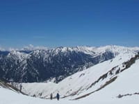 立山ＢＣスキー。一の越〜黒部湖まで滑り降りましょう