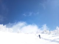 雪たっぷりの妙高高原でバックカントリースキー