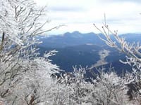 　冬山にの咲く白い花を見に行きましょう。・・・・　奈良の「三峰山」の樹氷登山（変更版）