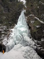 あの、圧巻の氷の滝は一度は見ましょう・・・・「御船の滝の氷瀑」を再開をします。