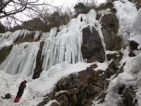 三郡山系・難所ヶ滝の氷瀑鑑賞