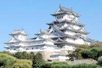 冬の青空によみがえる白亜の城。姫路白鷺城と日本庭園「好古園」