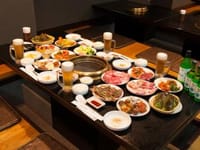 韓国料理を堪能する大人の食事会