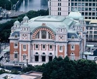 大阪のシンボル中央公会堂見学とイルミネーション