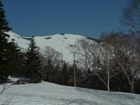 残雪の至仏山