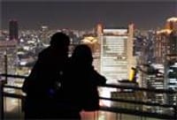 空中庭園から、夜の大阪を眺めましょう。