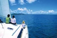 ヨットで横浜沖クルージングと、期間限定広島の"かき小屋"へ！
