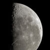 ７月１２日８時７分天秤座で上弦の月