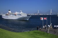 横浜港の大型客船　2016.8.31撮影