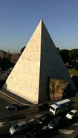 ローマにピラミッド！？