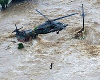 鬼怒川氾濫、自衛隊のヘリコプターによる救助活動に感動！