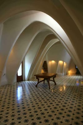 ガウディのカーサバトリョCasa Batlló　のしなやかな美的空間 31　