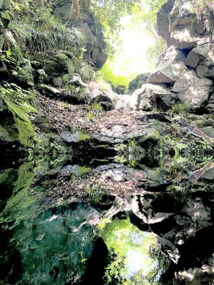 静岡県富士宮市　白糸の滝　お鬢水