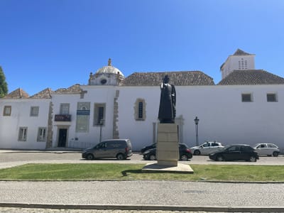 Faroの名所　Arco da Vila