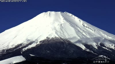 🗻富士山が青空に映える⛄4月に入り再びしっかり雪化粧