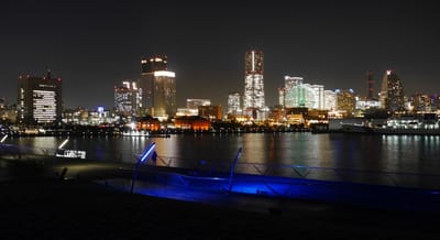 私のお気に入りの"大さん橋"から見る「MM21の夜景」