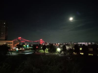 中秋の名月とライトアップされた若戸大橋１
