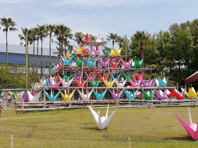「折り鶴のモニュメント」かしい花園シルバニアファミリー    風景お花編      2021年４月９日