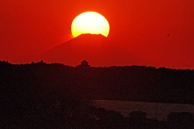 富士山に沈む太陽