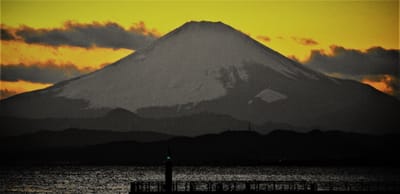 　<< 湘南 江の島から見た霊峰 富士山の夕景 >>