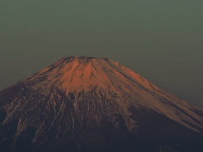 2022年10月27日の夜明けの富士山(鵠沼海岸)