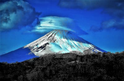 🗻 富士山に二層になった"笠雲" … 下り坂に向かう兆し !