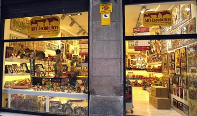 バルセロナ散歩　美術品店