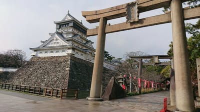令和四年の小倉城🏯と八坂神社の大きい鳥居