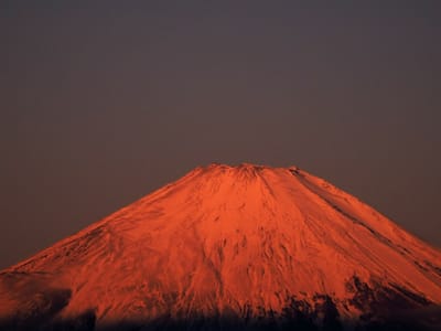 2022年10月26日の夜明けの富士山(鵠沼海岸)
