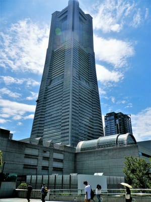 　　　"横浜ランドマークタワー"　Landmark Tower