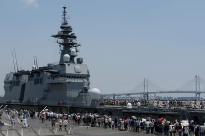 海自護衛艦「いずも」が横浜入港　大さん橋での一般公開