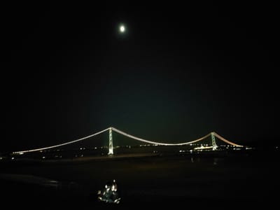 明石海峡大橋と今夜の月